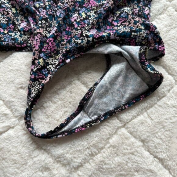 Victoria's Secret PINK | "Ditsy Floral" Short Sleeve Thong Bodysuit | Size Large - Picture 10 of 15